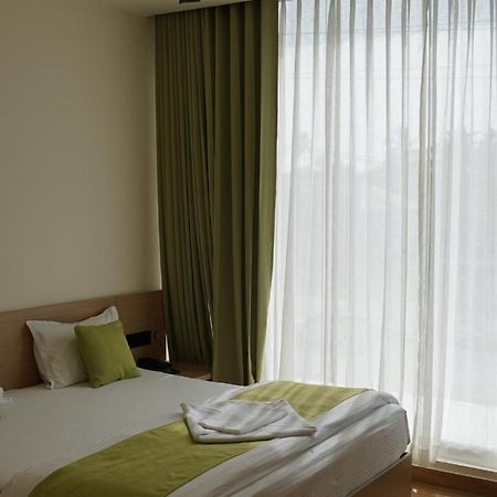 Dn Hotel Kochi Exteriör bild